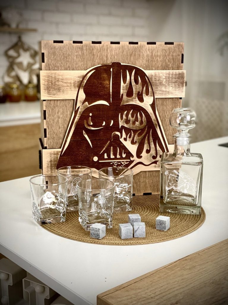 Wine Bottle Star Wars White Soldier Glass Decanter W/ 2 Whiskey